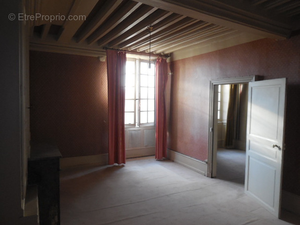 Appartement à MARINGUES