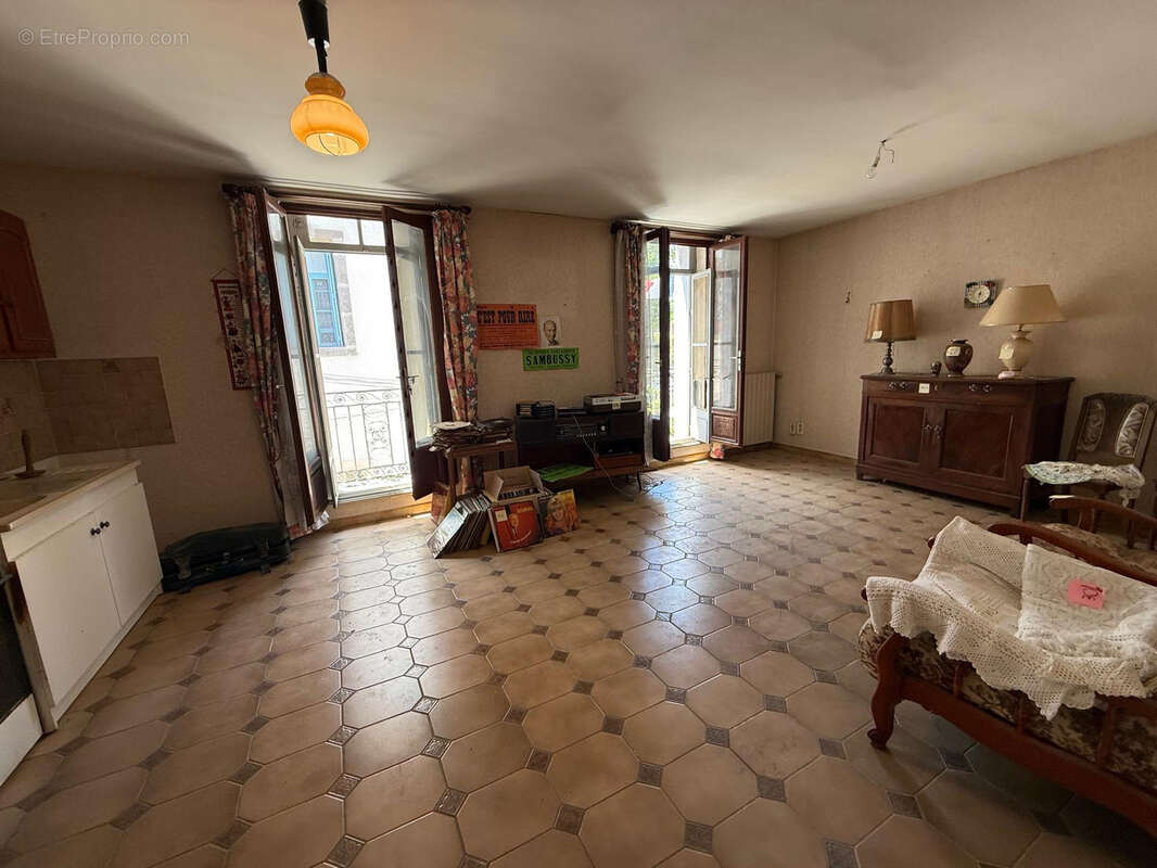 Maison à MONTAGNAC