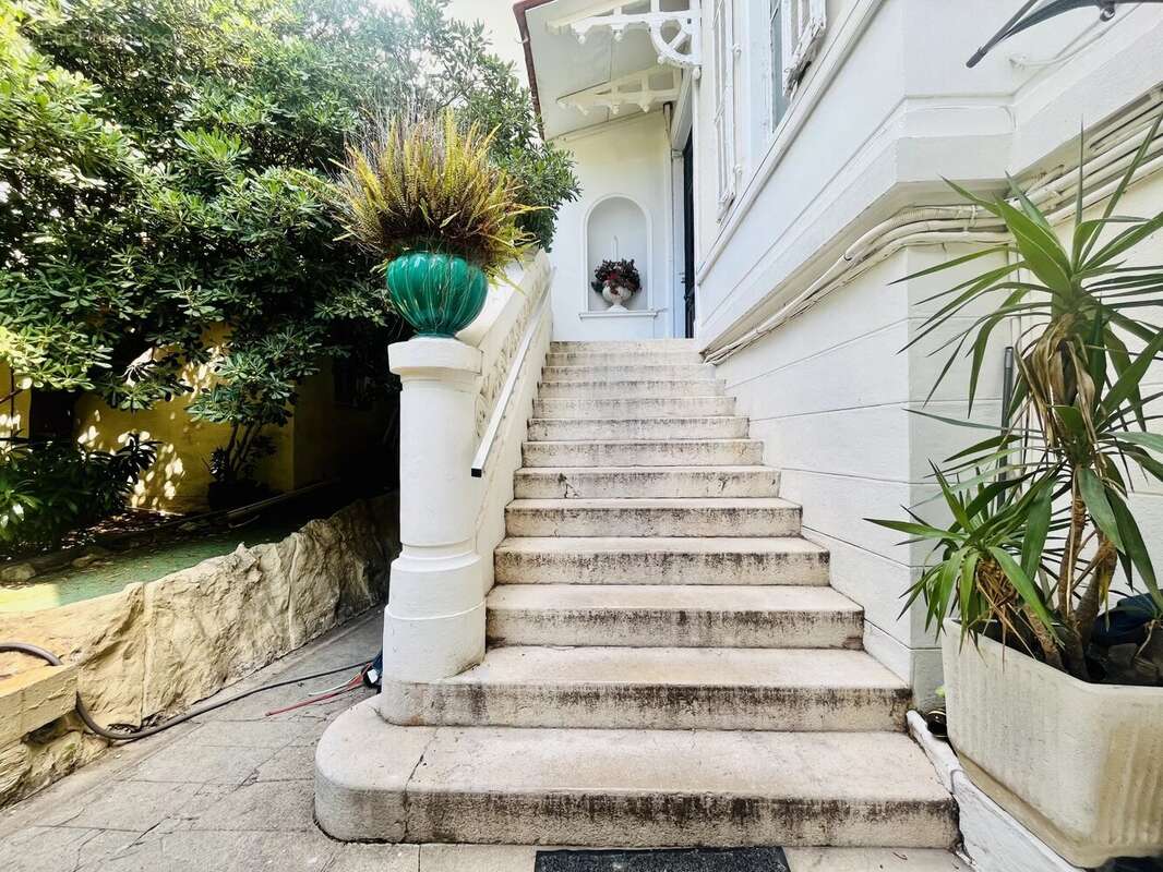 Appartement à BEAULIEU-SUR-MER