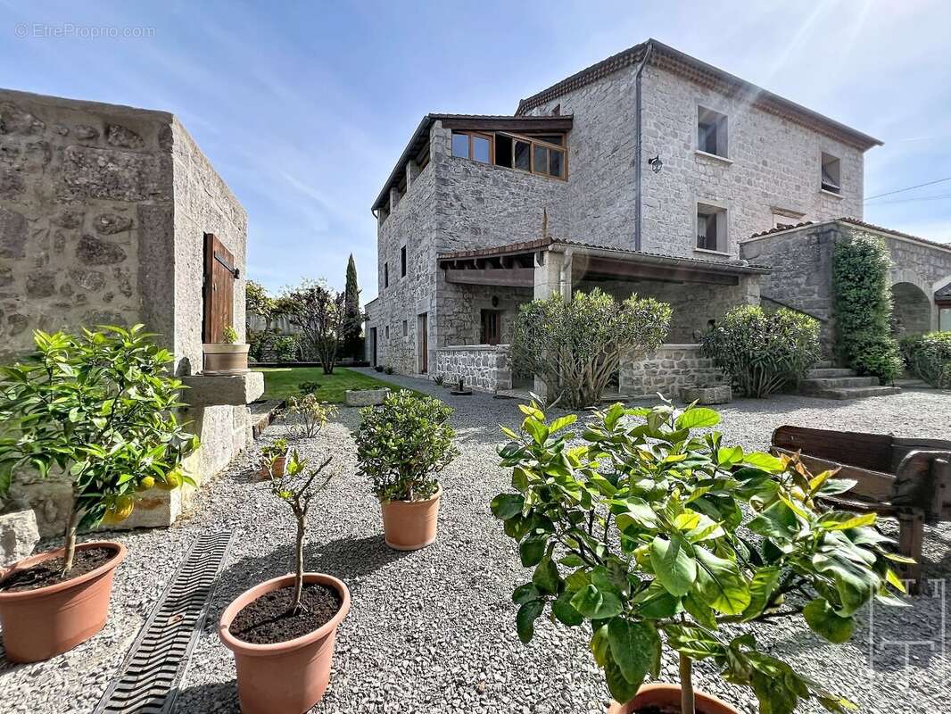 Maison à SAINT-ALBAN-AURIOLLES