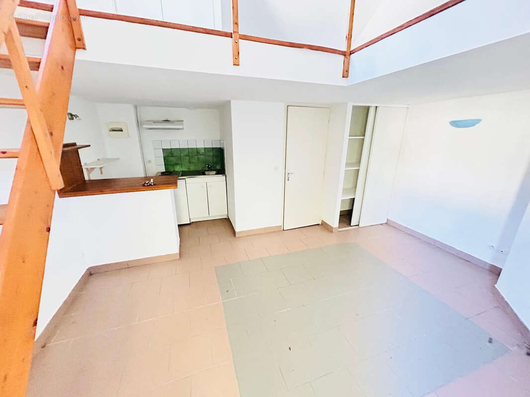 Maison à SAINT-JEAN-DE-LA-RUELLE