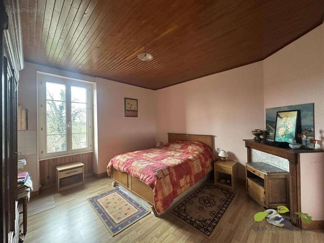 Maison à BUJALEUF