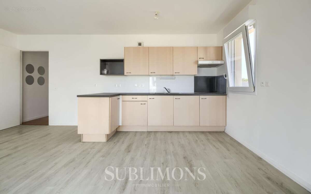 PLOEREN -- Dernier Étage Lumineux T2 de 51 m² proche Bourg av - photo 3