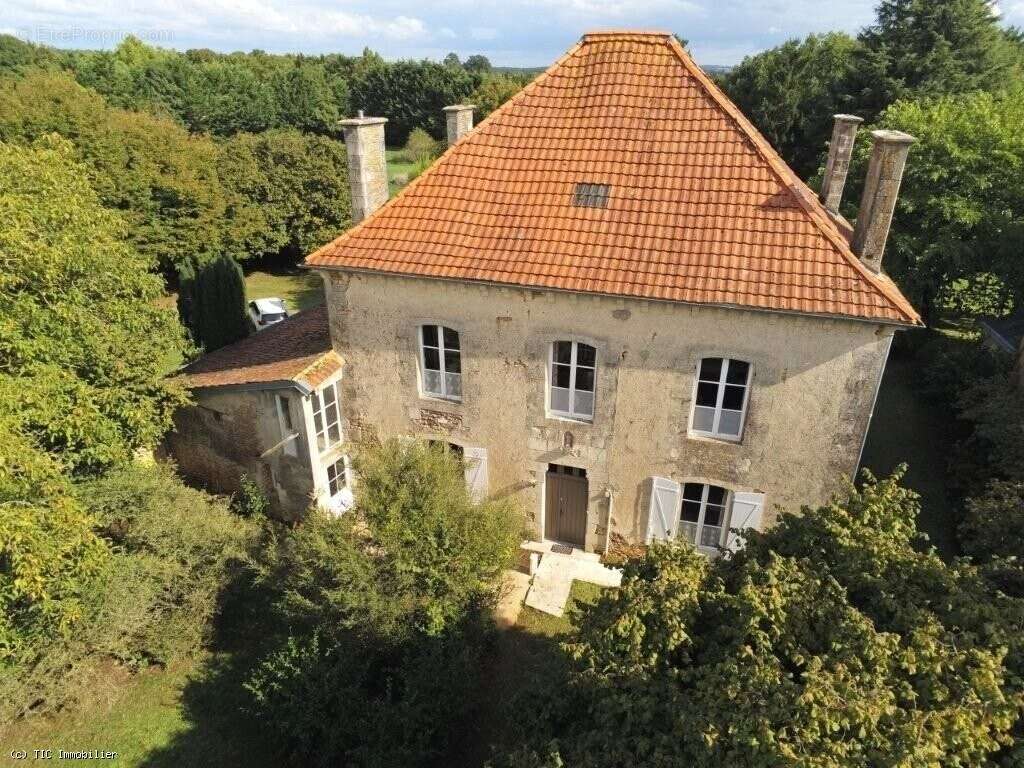 Maison à COUHE