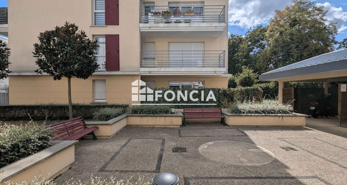 3 pièces lumineux, calme, résidence moderne avec 2 balcons, terrasse, 2 chambres, cuisine totalement aménagée équipée, box-garag - photo 2
