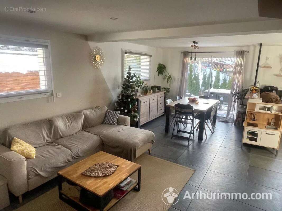 Maison à MONTPERREUX