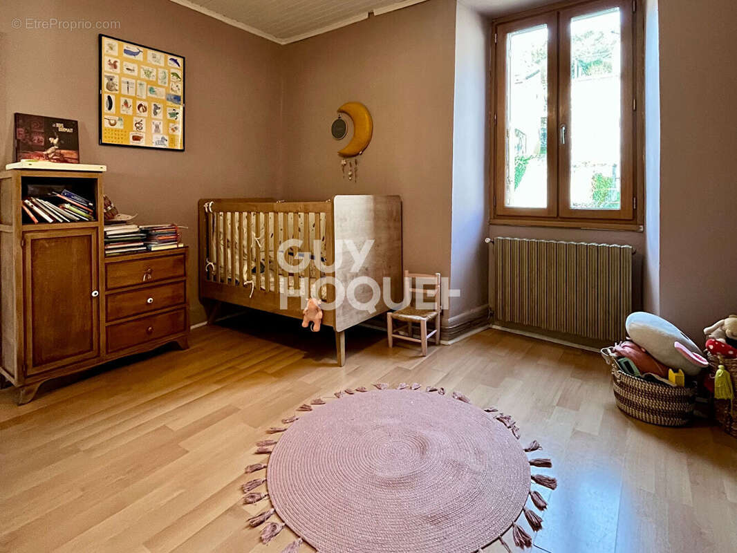 Grande maison familiale avec annexe et terrain à Espère - photo 9