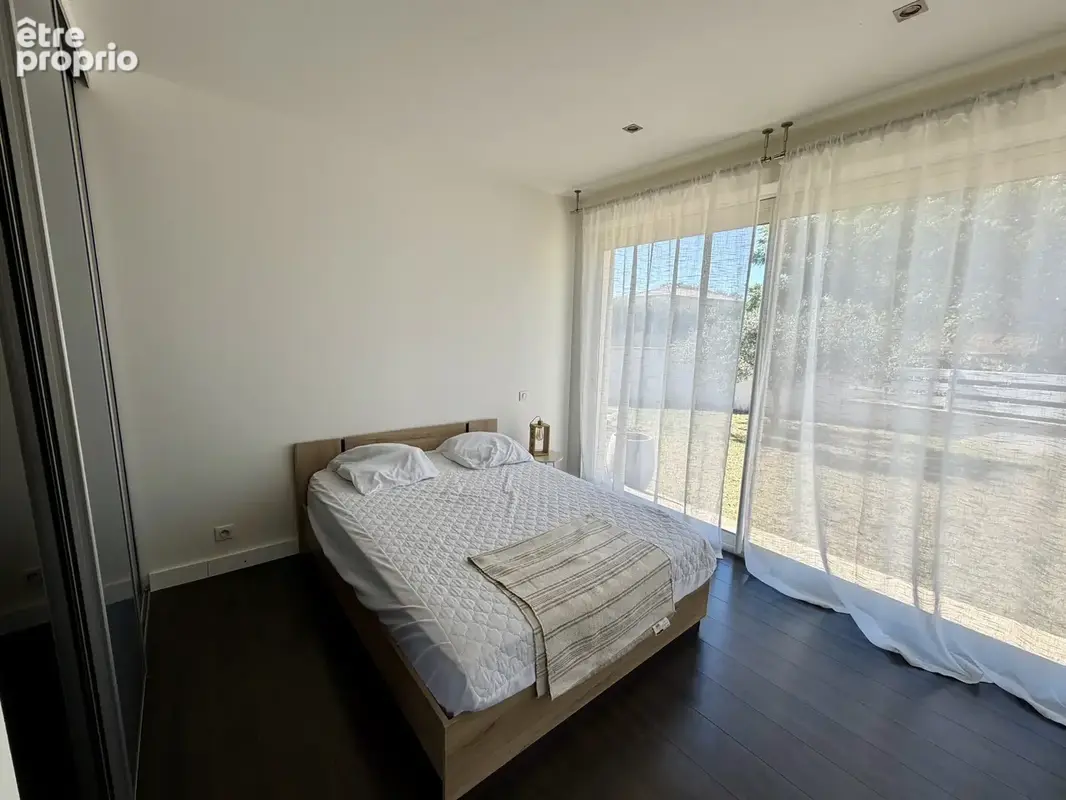 Saint-Gilles, villa dans un ensemble immobilier, T5 de plain pied lumineux avec jardin et terrasse - photo 8