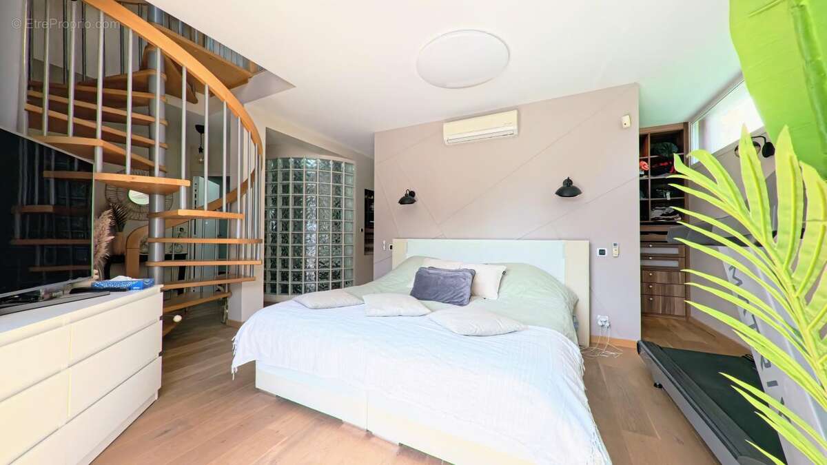 Maison à CHENNEVIERES-SUR-MARNE