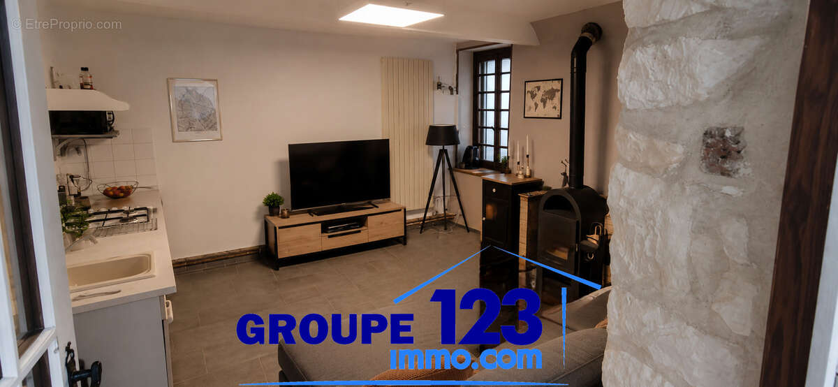 Ensemble immobilier de caractère avec deux maisons, grange et jardin. - photo 12