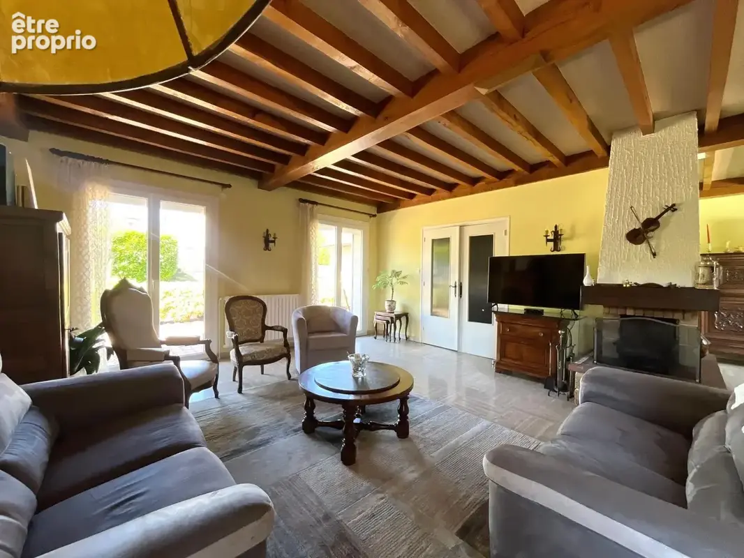 Maison familiale avec piscine, beaux volumes et fort potentiel - photo 7