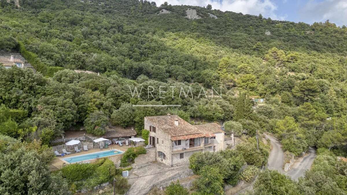 Maison à TOURRETTES-SUR-LOUP