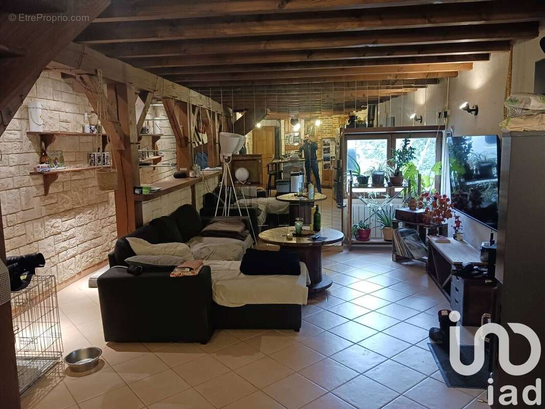 Maison 195 m² à La Chapelle-Baton  - photo 6
