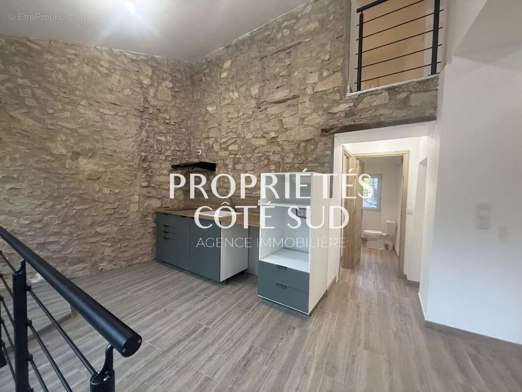 Maison à SAINT-VICTOR-LA-COSTE