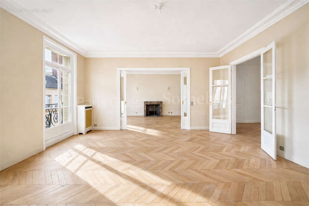 Appartement à PARIS-16E