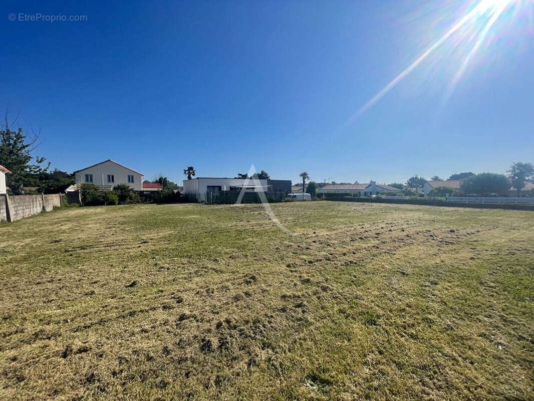 Terrain à SAINT-VINCENT-SUR-JARD