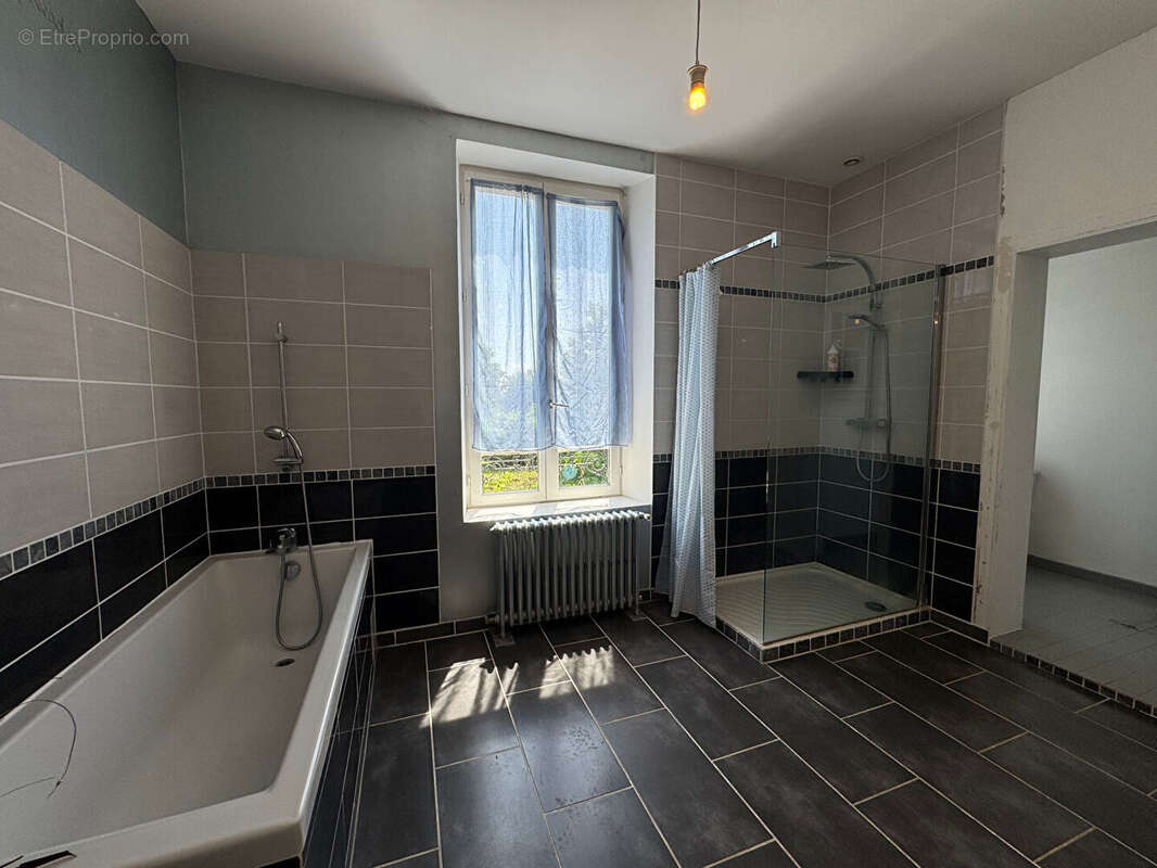 Maison à TREMBLAY-LES-VILLAGES