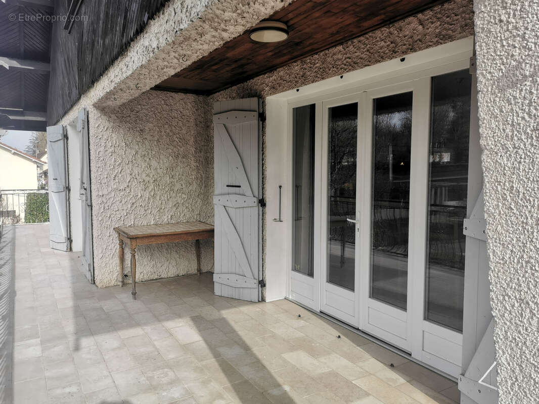 Maison à SAINT-BAUDILLE-DE-LA-TOUR