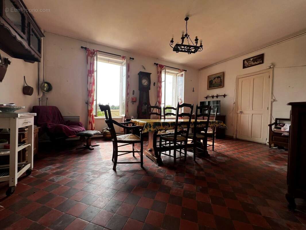 Maison 223 m² à Rubercy  - photo 4