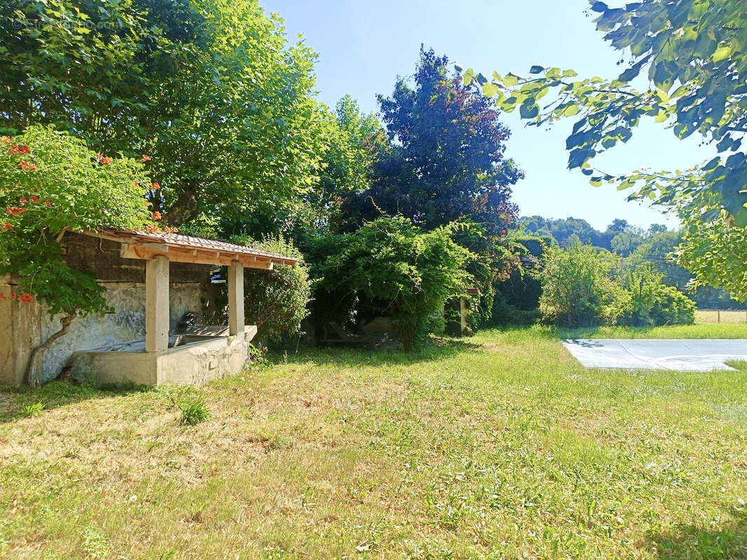 Maison familiale de caractère avec piscine et de nombreuses dépendances - photo 8