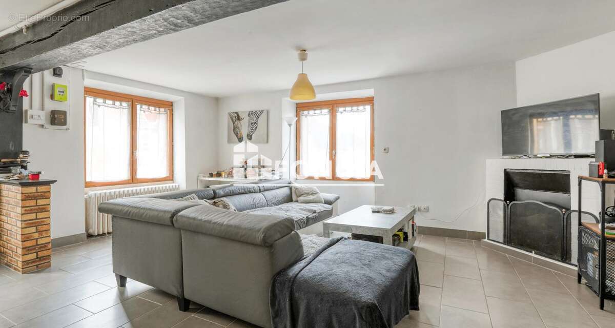 Maison à MONTFORT-LE-GESNOIS