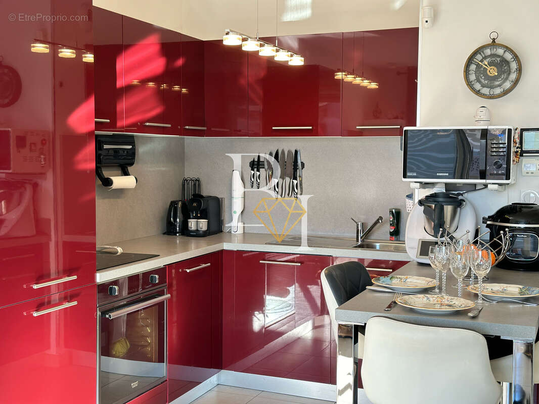 Appartement à CARROS