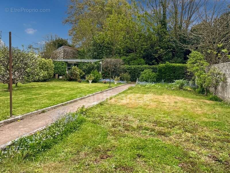 Maison à LE RELECQ-KERHUON