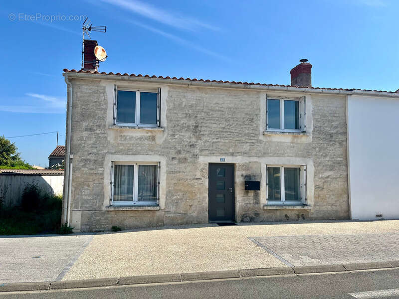 Maison à LES MAGNILS-REIGNIERS