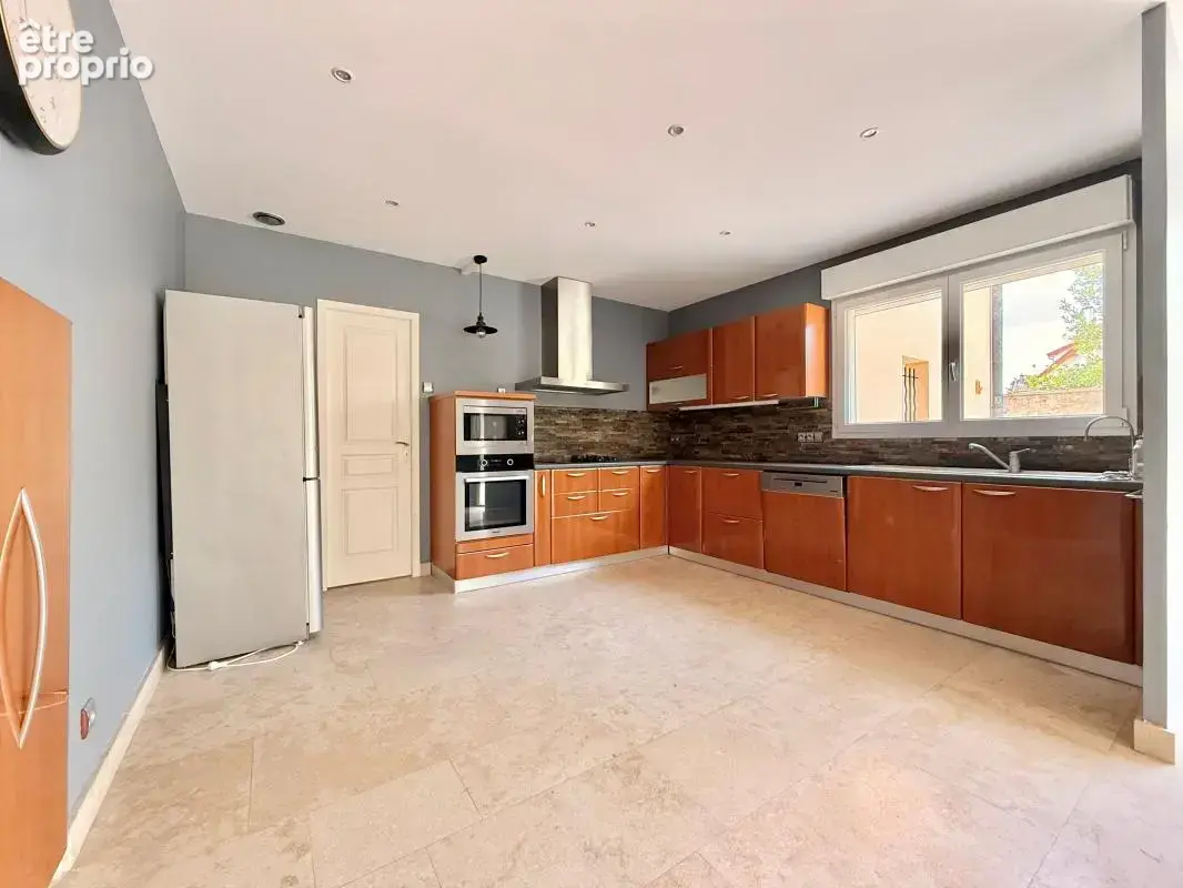 Maison familiale de 195 m² avec T2 indépendant – Calme et potentiel locatif - photo 12