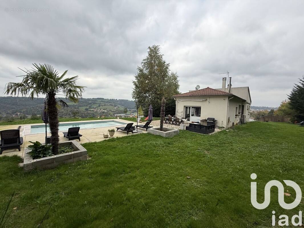 Photo 1 - Maison à LE CHAMBON-FEUGEROLLES