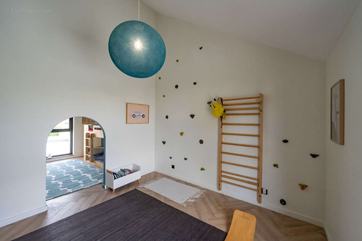 Maison renovée avec piscine 252 m² - proche bezannes - photo 10