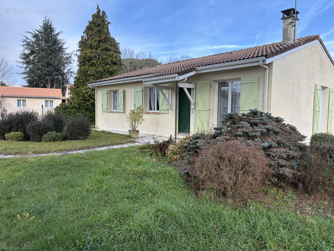 Maison à SAINT-MAGNE-DE-CASTILLON