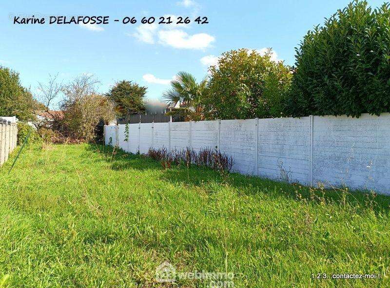 Terrain à LES CLOUZEAUX