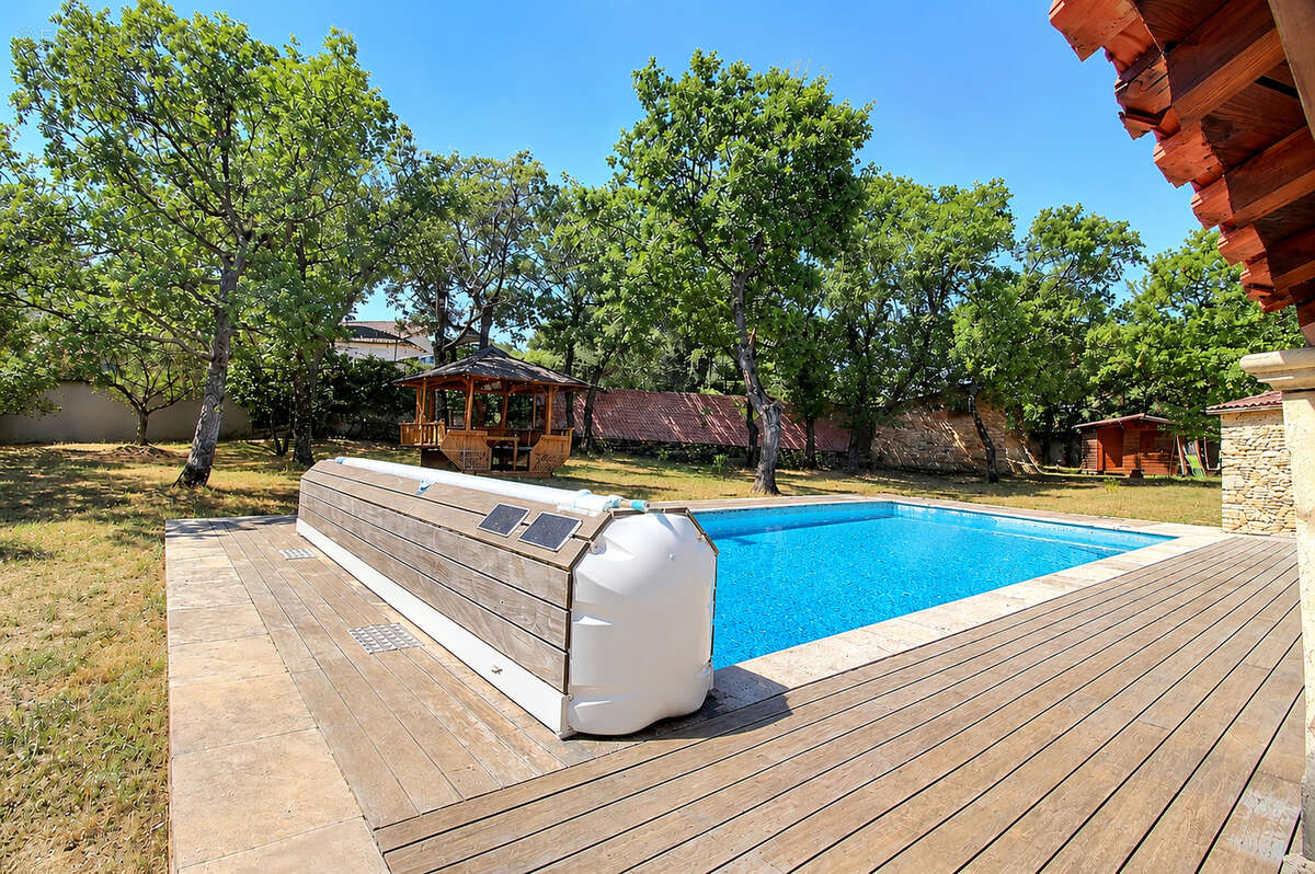 Maison à LA ROQUE-SUR-PERNES