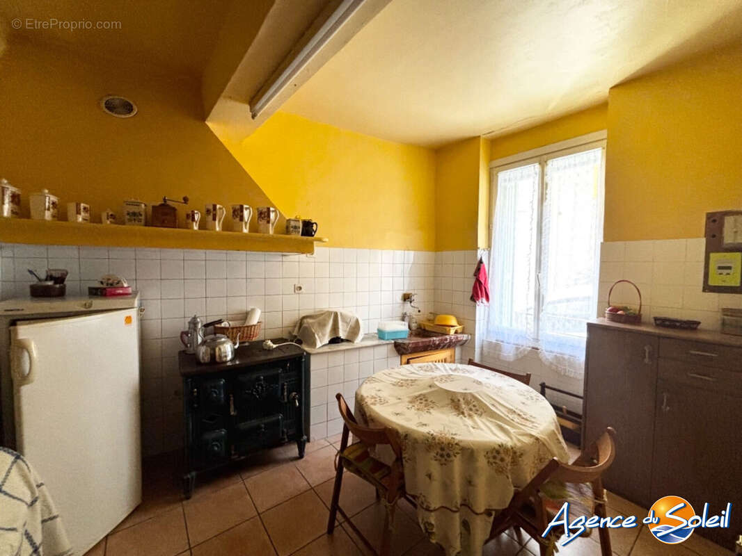 Maison à OPOUL-PERILLOS