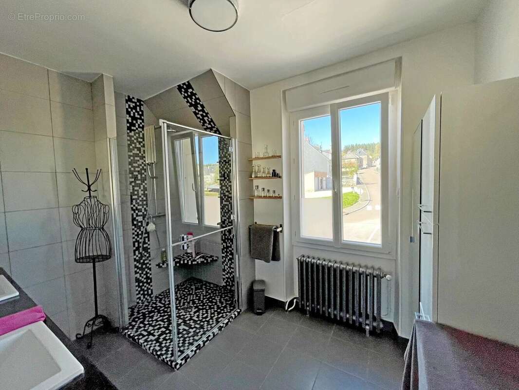 Maison à MONTSAUCHE-LES-SETTONS