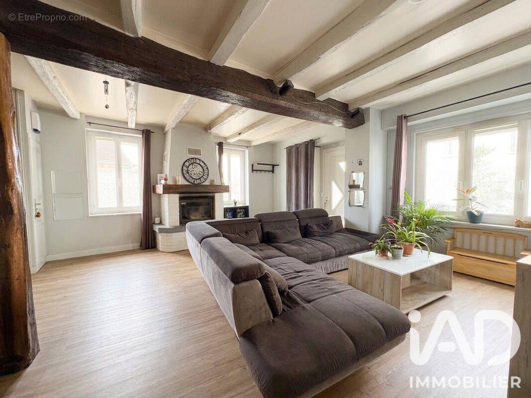 Photo 1 - Maison à LE MESNIL-AUBRY