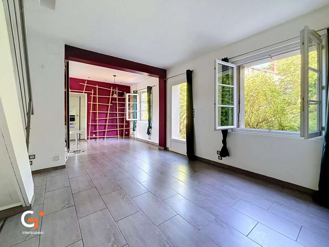 Expo Sud, grand garage + 2 stationnements, 4 chambres - photo 4