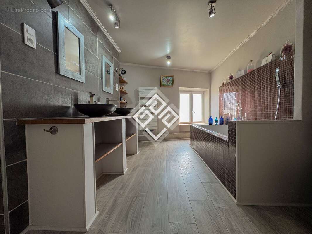 Maison de Maître restaurée avec élégance avec piscine - photo 25