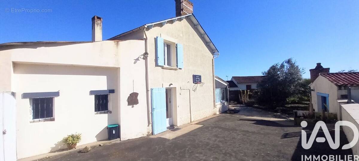 Photo 1 - Maison à VENANSAULT