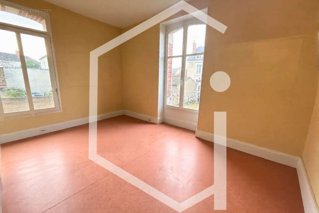 Maison à COSNE-COURS-SUR-LOIRE