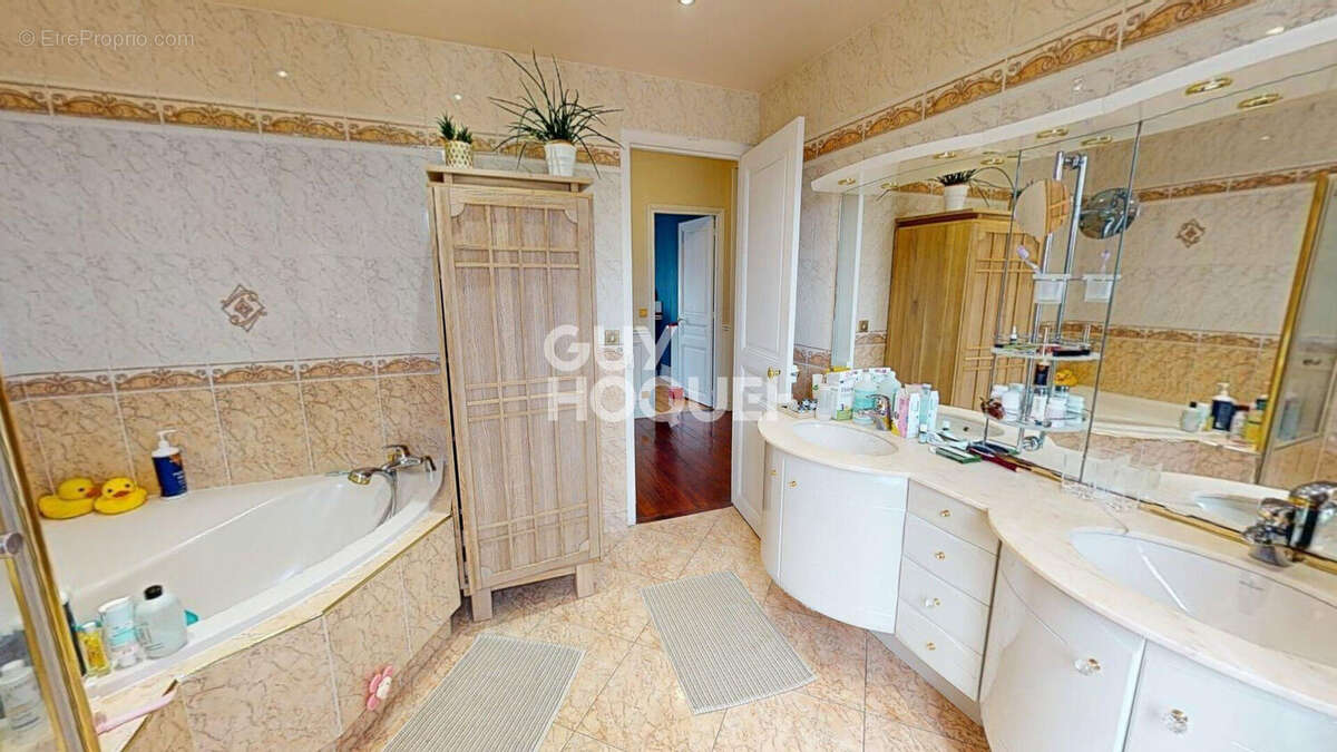 Maison à LES PAVILLONS-SOUS-BOIS