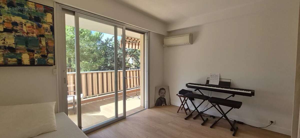Appartement à SAINT-LAURENT-DU-VAR