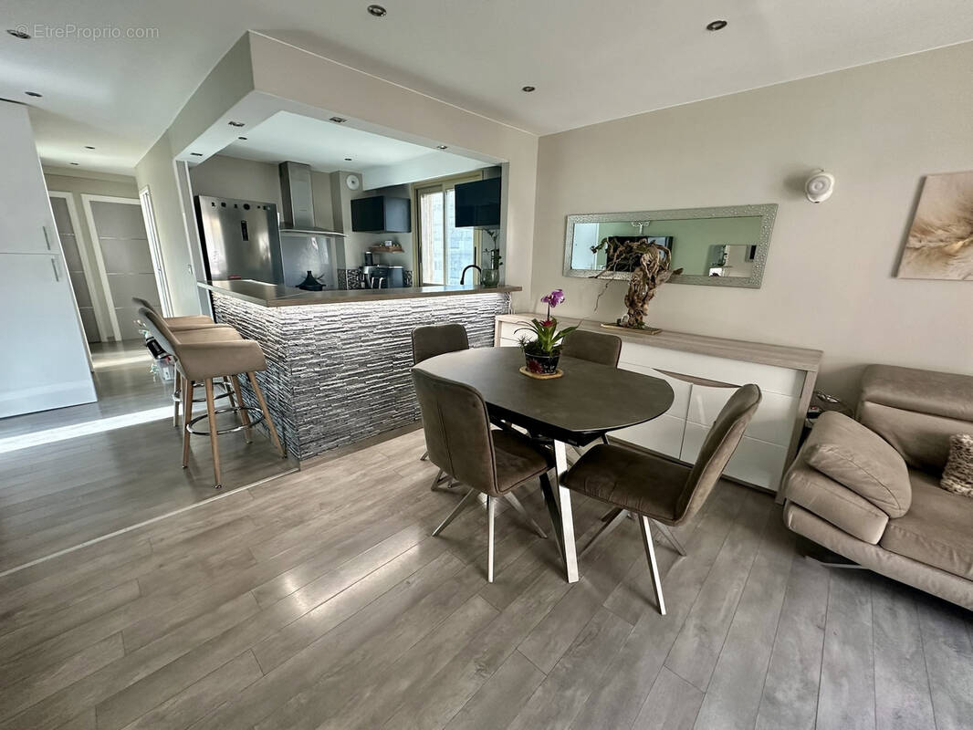 Appartement à SAINT-LAURENT-DU-VAR