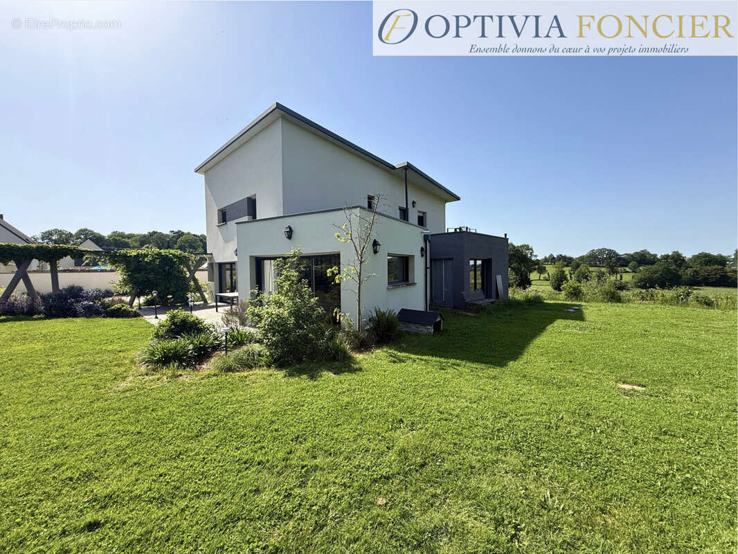 Maison contemporaine 2014 - T8 -  DPE : B 197 m2 - 1300 m2 de terrain - photo 3