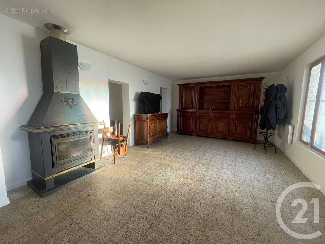 Maison à PETIT-PALAIS-ET-CORNEMPS