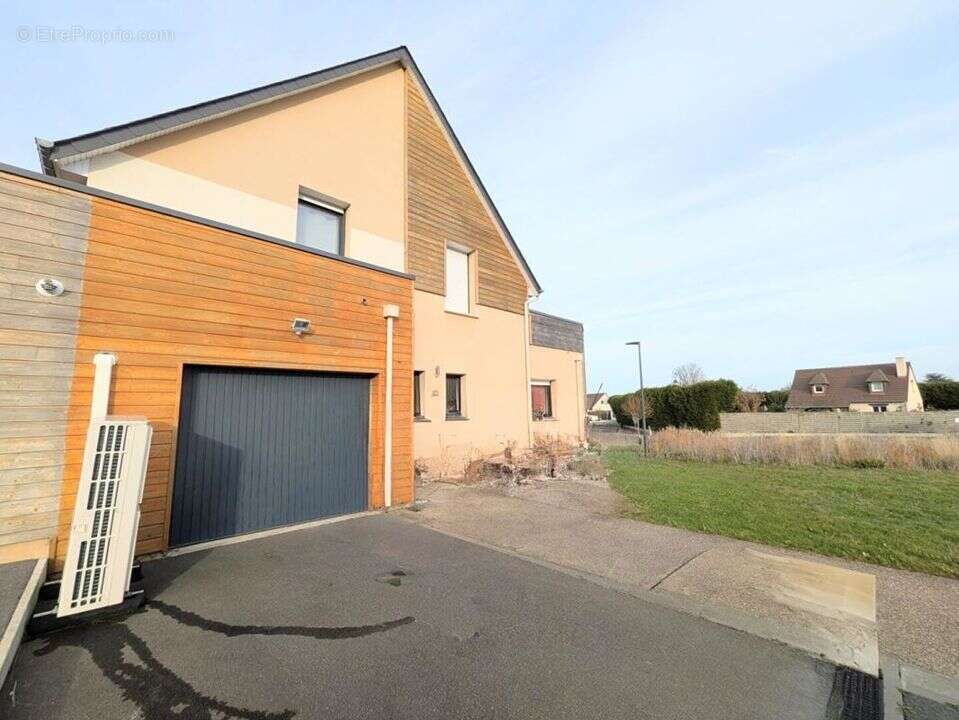 Maison à COLOMBY-SUR-THAON