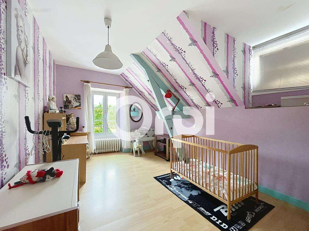 Maison en pierre de caractère 219m2 – Saint-Pantaléon-de-Larche - photo 15