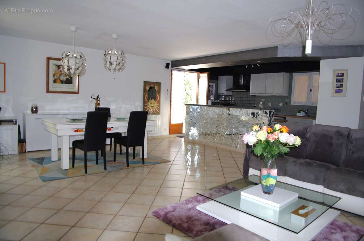 Maison à LE MUY