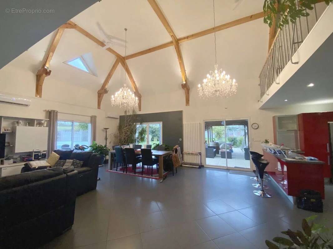 Maison à SAINT-PARIZE-LE-CHATEL